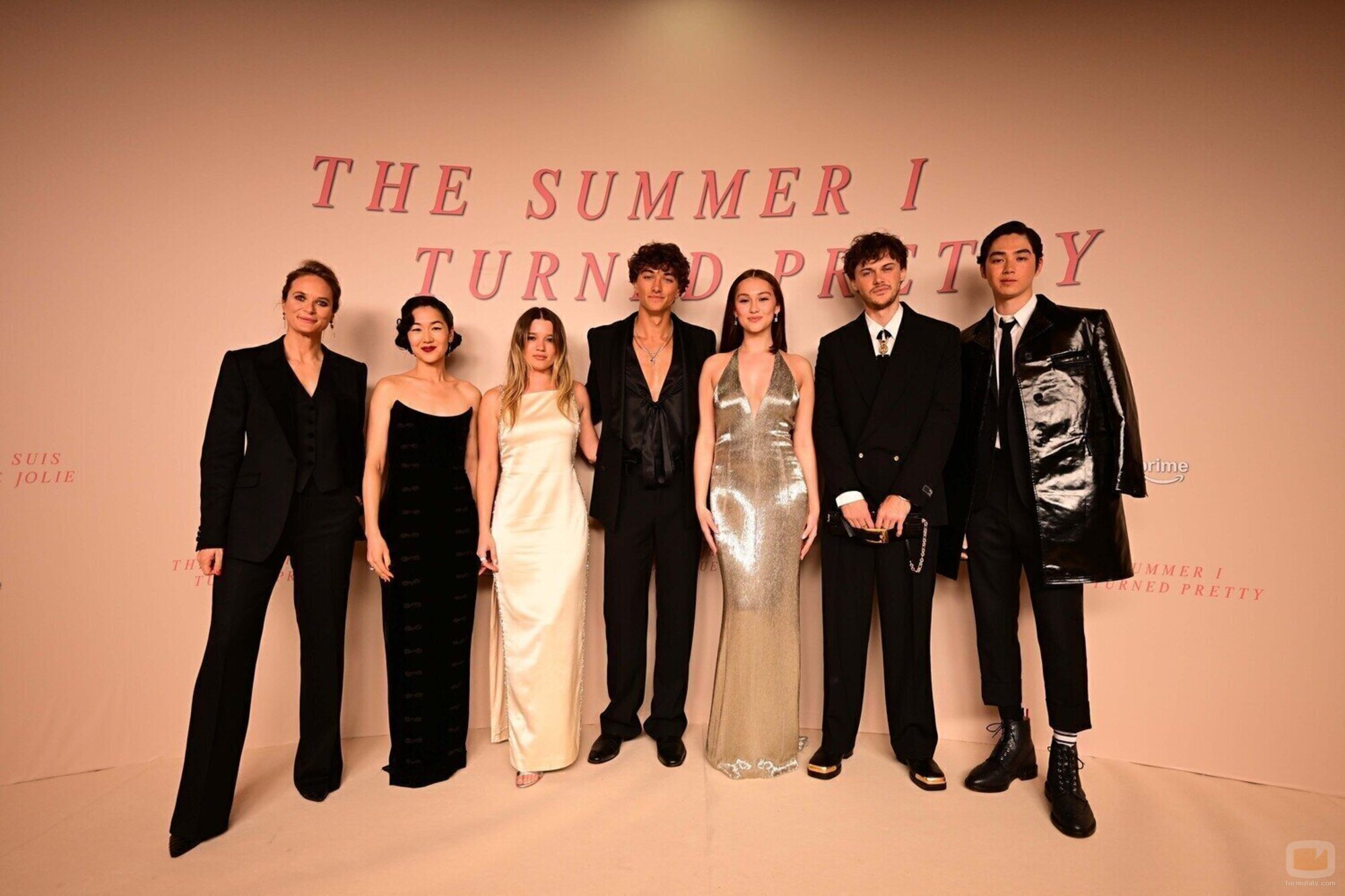 Rain Spencer, Sean Kaufman, Lola Tung, Christopher Briney, Gavin Casalegno, Rachel Blanchard y Jackie Chung en París, Francia: Première del final de 'El verano que me enamoré' en París