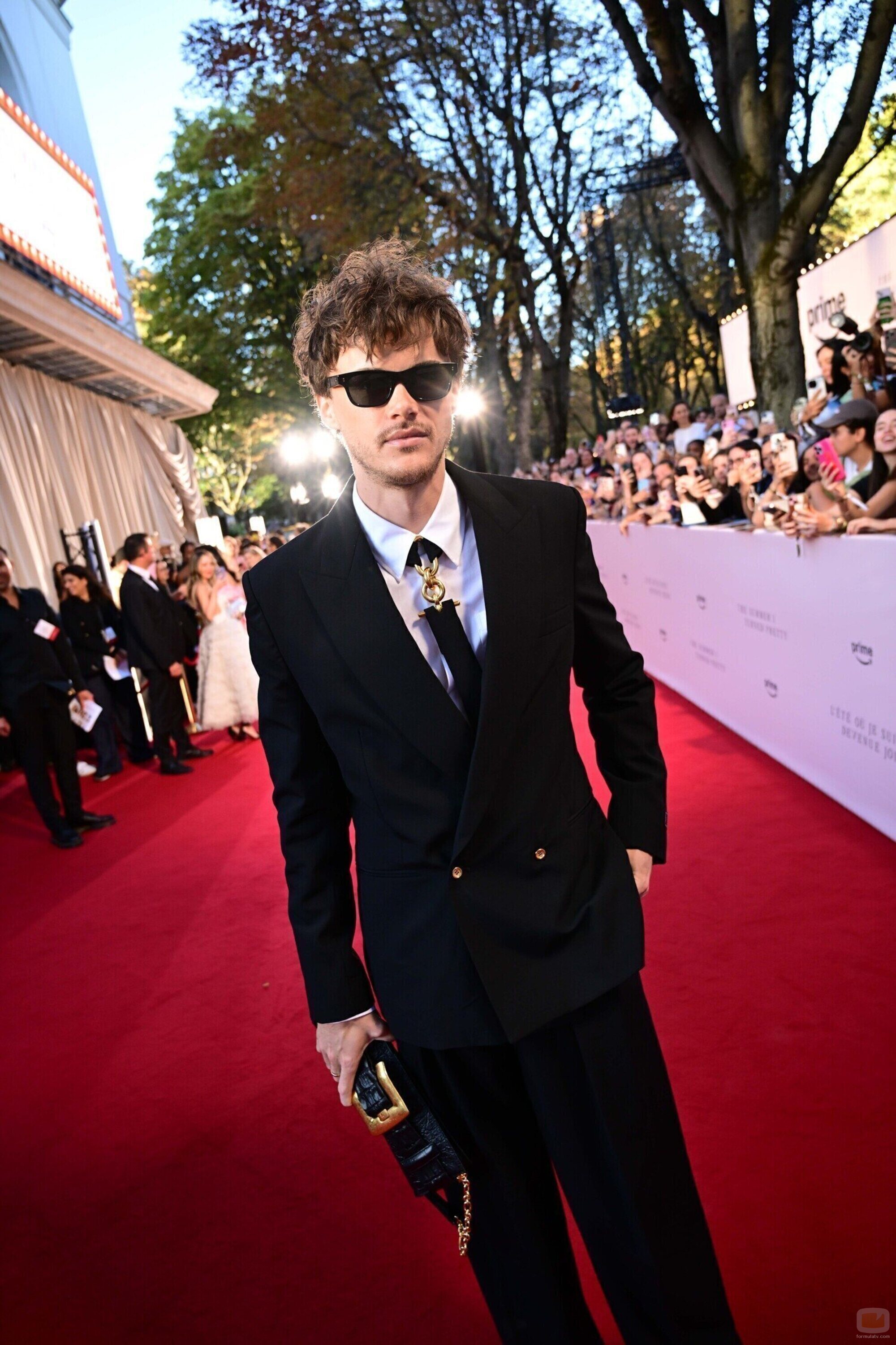 Christopher Briney en París, Francia: Première del final de 'El verano que me enamoré' en París