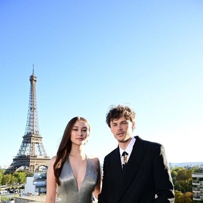 Lola Tung y Christopher Briney se dejan ver en Première del final de 'El verano que me enamoré' en París