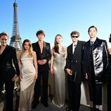 Rachel Blanchard, Rain Spencer, Gavin Casalegno, Lola Tung, Christopher Briney, Sean Kaufman y Jackie Chung brillan en Première del final de 'El verano que me enamoré' en París