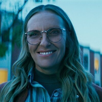 Toni Collette en 'Tall Pines' de 'Wayward'