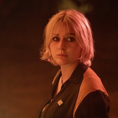 Alyvia Alyn Lind en 1x01 'Tall Pines' de 'Incontrolables'