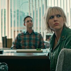 Imagen de Alyvia Alyn Lind en 1x01 'Tall Pines' de 'Incontrolables'