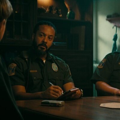 Brandon Jay McLaren y Patrick Gallagher en el 1x02 de 'Wayward'