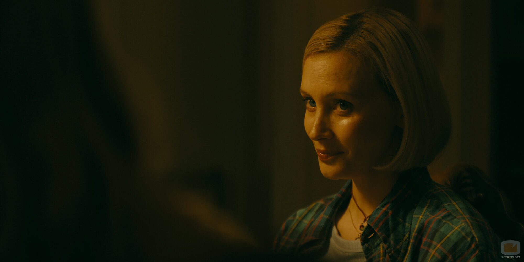 Sarah Gadon en Capítulo 2 titulado 'Madriguera' de 'Incontrolables'