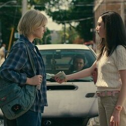 Alyvia Alyn Lind en 1x02 'Madriguera' de 'Incontrolables'