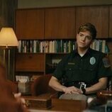 Mae Martin en Capítulo 3 titulado 'Salir' de 'Incontrolables'