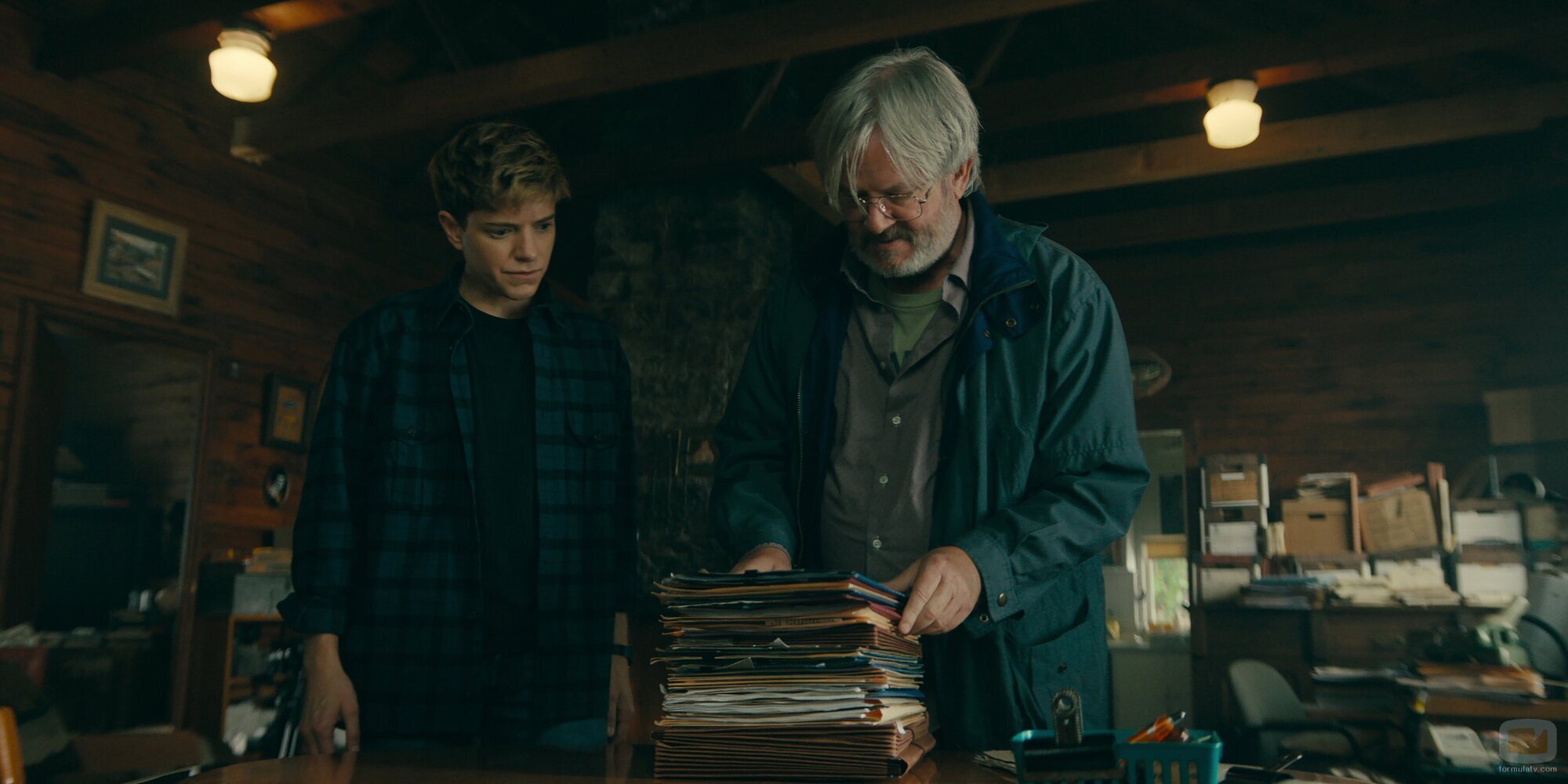 Mark McKinney y Mae Martin en 'Construir' de 'Incontrolables'