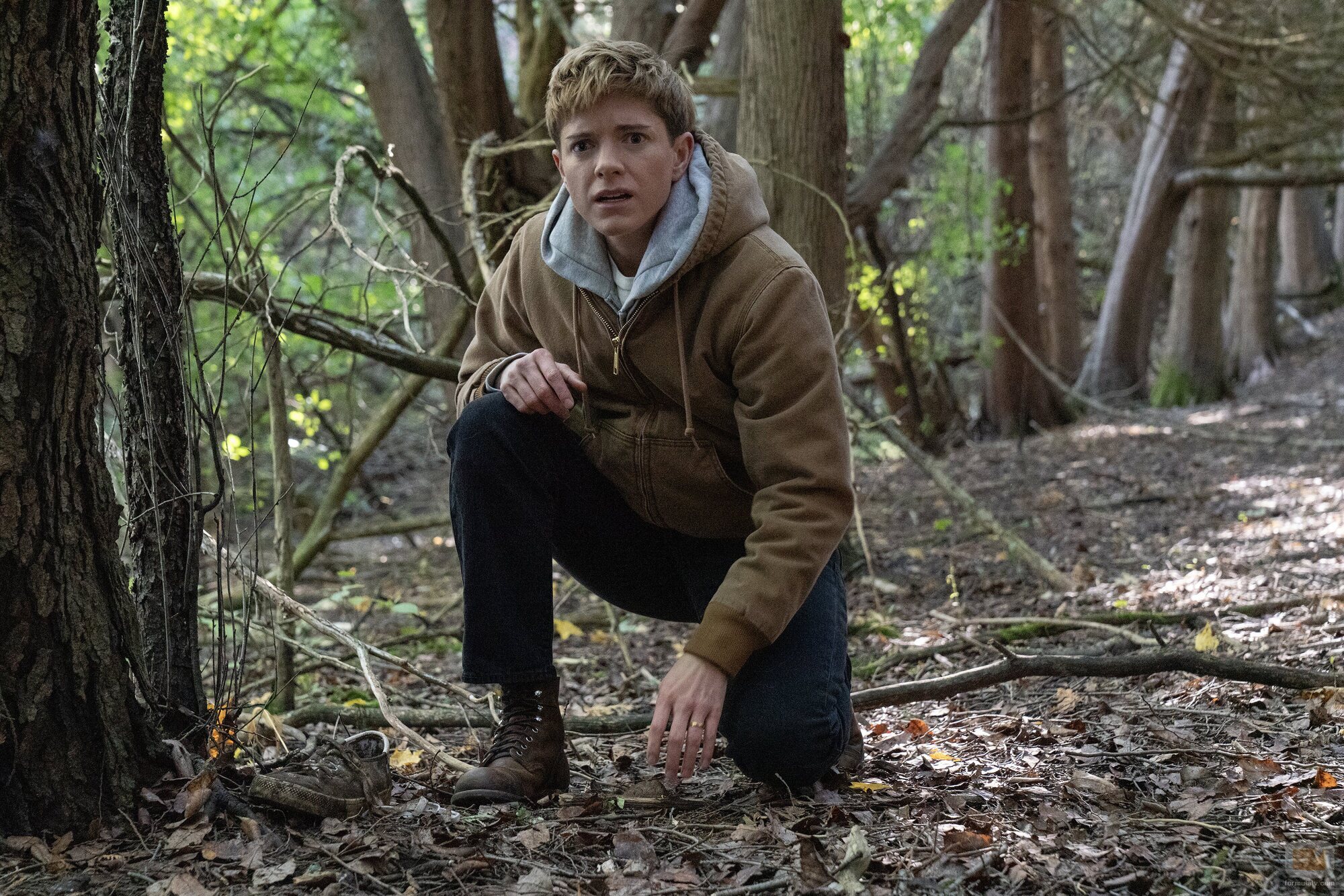 Mae Martin en el 1x07 de 'Incontrolables'