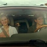 Sarah Gadon y Mae Martin en el 1x07 de 'Incontrolables'