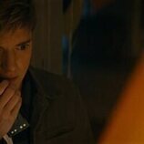 Mae Martin en Capítulo 7 titulado 'Ascenso' de 'Incontrolables'