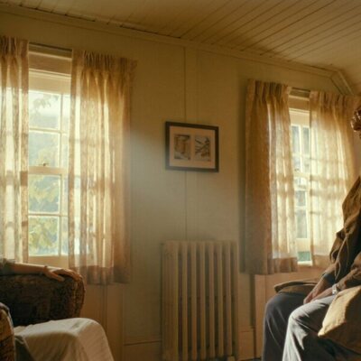 Toni Collette y Sarah Gadon en 'Salto' de 'Wayward'