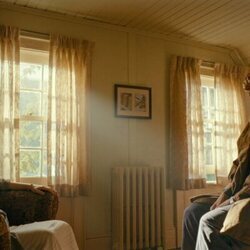 Toni Collette y Sarah Gadon en 'Salto' de 'Wayward'