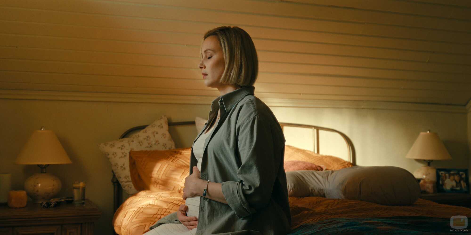 Sarah Gadon en 1x08 'Salto' de 'Incontrolables'