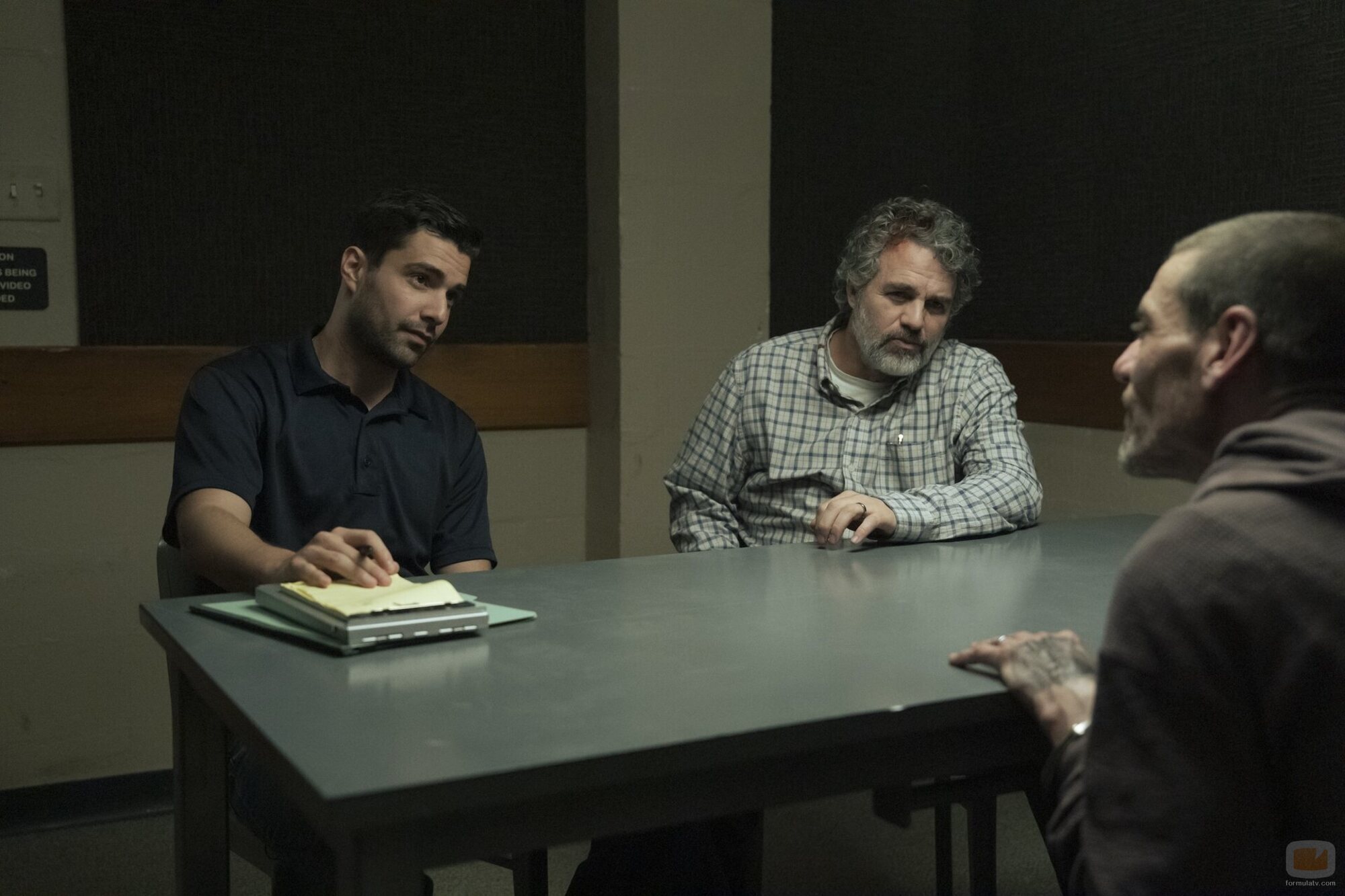 Fabien Frankel y Mark Ruffalo en la temporada 1 y el capítulo 03 de 'Task'