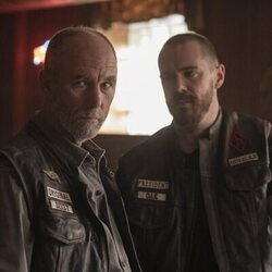 Jamie McShane y Sam Keeley en 1x03 titulado 'Nadie es Más Fuerte que el Perdón' de 'Task'