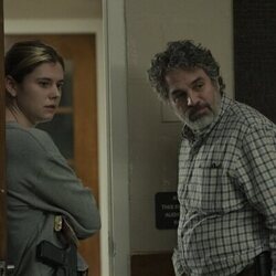 Mark Ruffalo y Alison Oliver en 1x03 'Nadie es Más Fuerte que el Perdón' de 'Task'