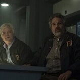 Mark Ruffalo y Martha Plimpton en 1x04 'Todos los Caminos' de 'Task'