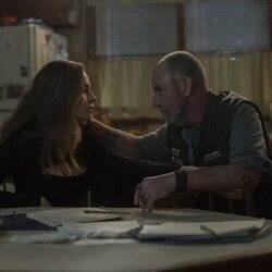 Margarita Levieva y Jamie McShane en el 1x04 de 'Task'