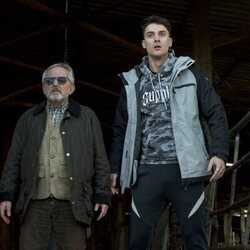 Antonio Durán 'Morris' y Sergio Abelaira en 1x01 titulado 'Familia Kawanda' de 'Animal'