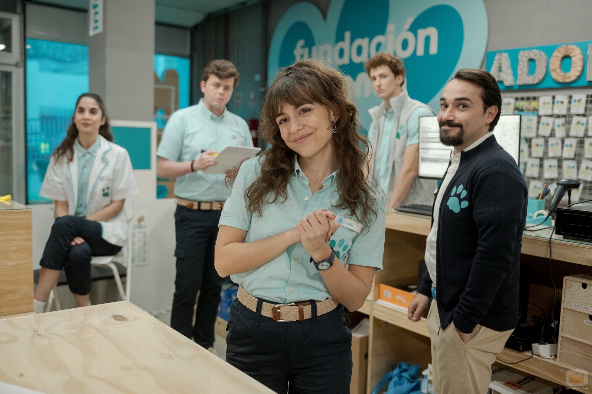 Adrián Viador y Lucía Caraballo en la temporada 1 y el capítulo 01 de 'Animal'