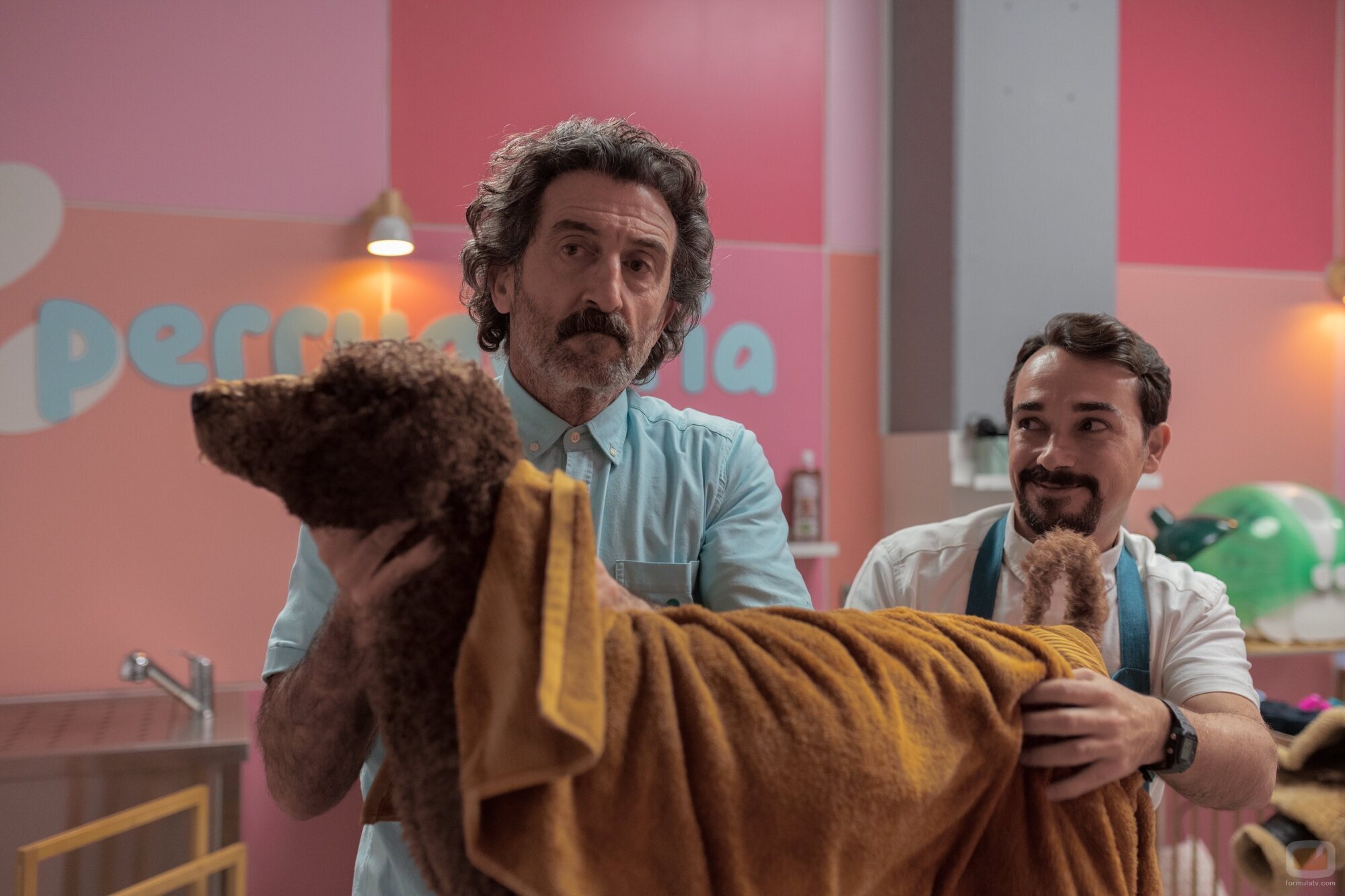 Adrián Viador y Luis Zahera en el 1x03 de 'Animal'