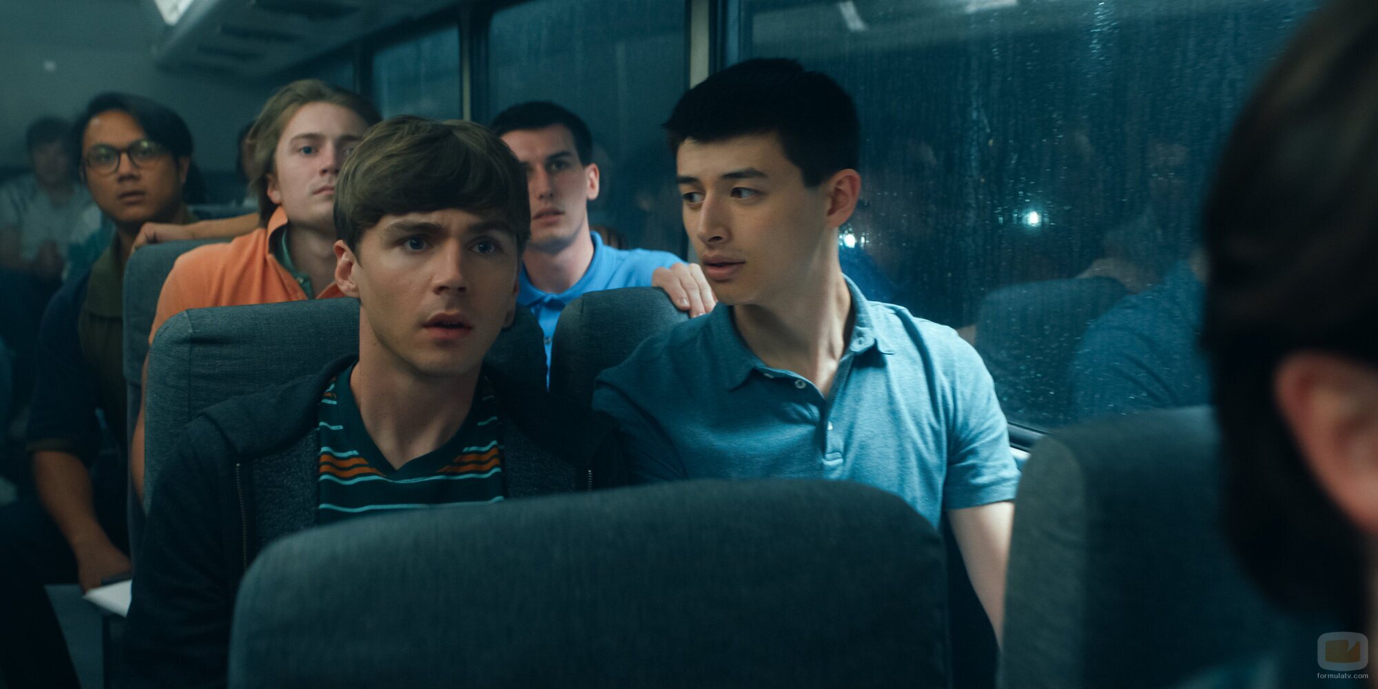Miles Heizer y Liam Oh en 'The Pink Marine' de 'Reclutas'