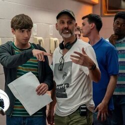 Miles Heizer en la temporada 1 y el capítulo 01 de 'Reclutas'