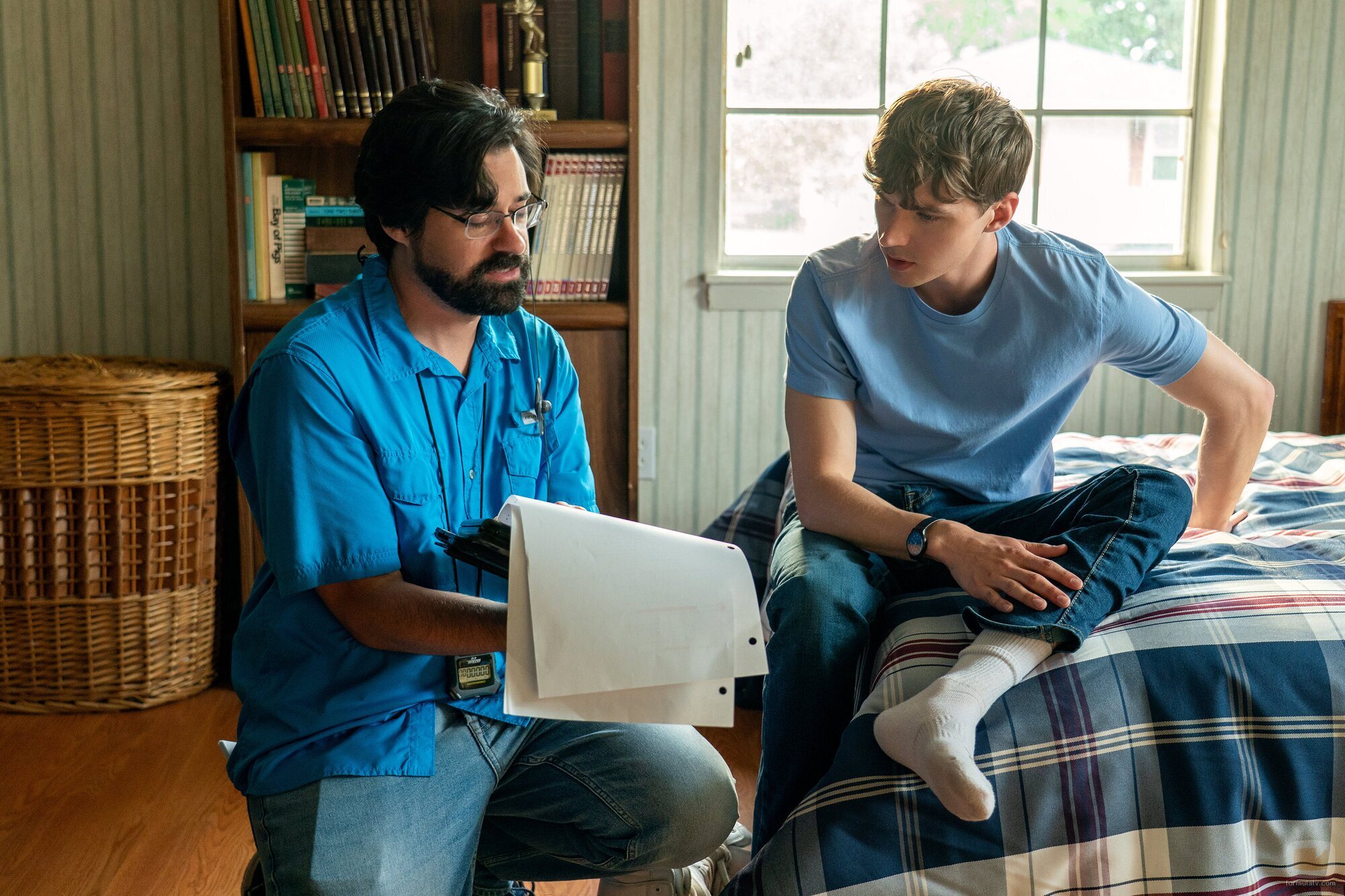 Foto de Miles Heizer en la temporada 1 y el capítulo 01 de 'Reclutas'