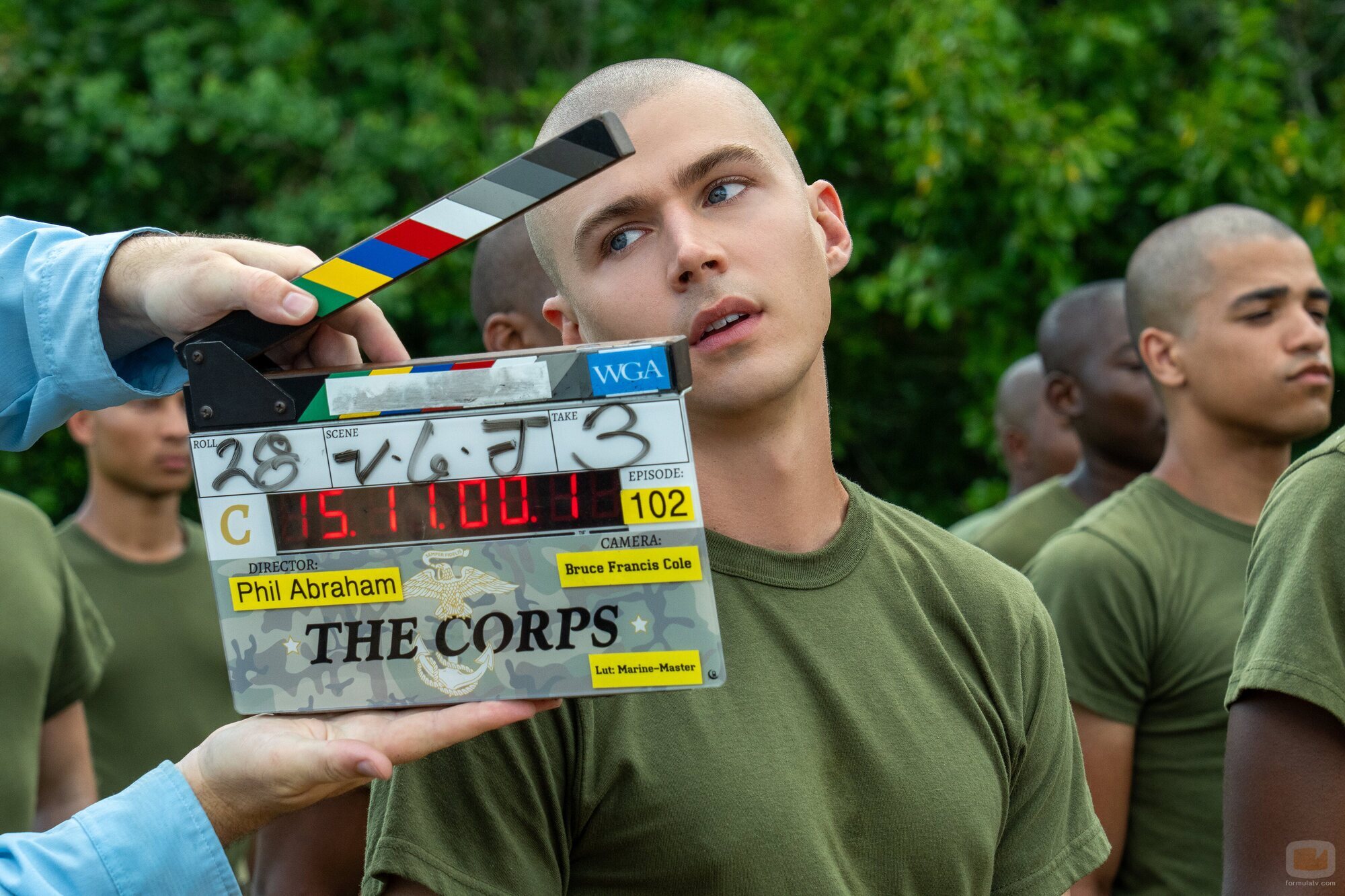 Miles Heizer en 'The Pink Marine' de 'Boots'