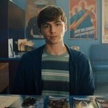 Miles Heizer en el 1x01 de 'Reclutas'