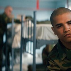 Johnathan Nieves en Capítulo 1 titulado 'The Pink Marine' de 'Reclutas'