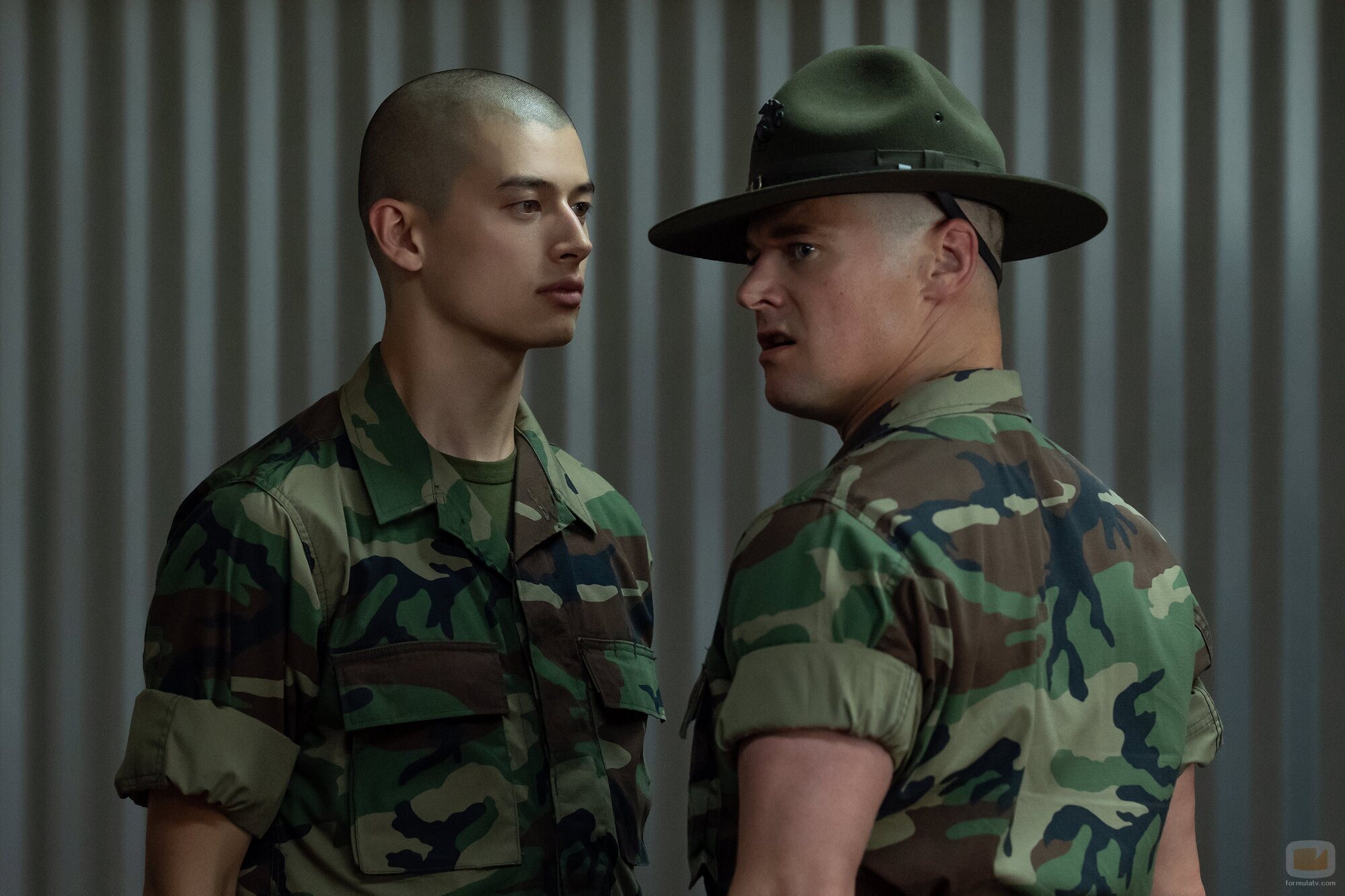 Zach Roerig y Liam Oh en la temporada 1 y el capítulo 01 de 'Reclutas'