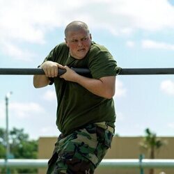 Blake Burt en 1x02 titulado 'El sistema de amigos' de 'Reclutas'