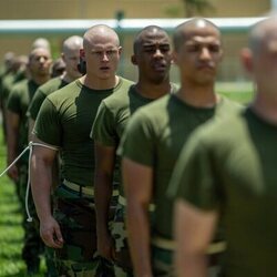 Brandon Tyler Moore en el 1x02 de 'Reclutas'