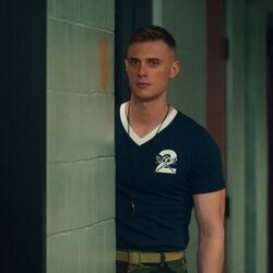 Max Parker en 1x02 'El sistema de amigos' de 'Reclutas'