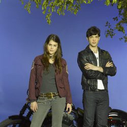 Lindsey Shaw y Ethan Peck son Kat y Patrick en la serie de ABC