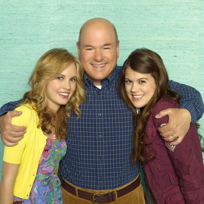 Larry Miller, Lindsey Shaw y Meaghan Jette Martin son Walter, Kat y Bianca