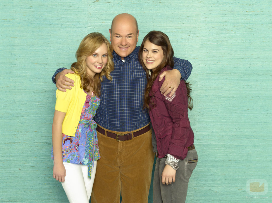 Larry Miller, Lindsey Shaw y Meaghan Jette Martin