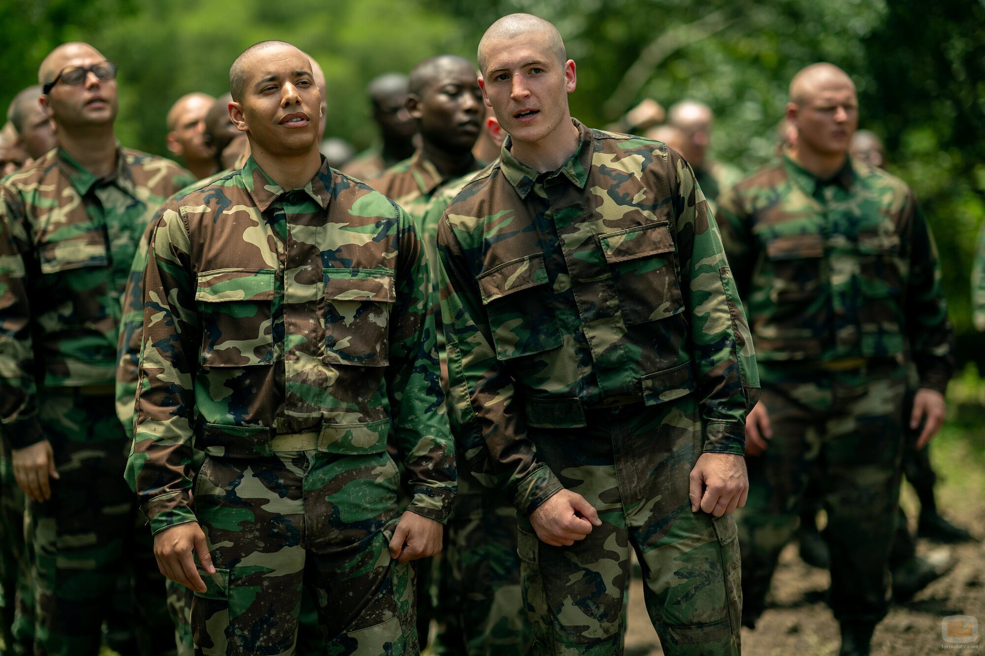 Dominic Goodman y Kieron Moore en 1x03 'El circuito de la confianza' de 'Reclutas'