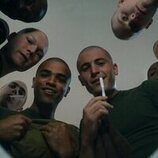 Johnathan Nieves y Kieron Moore en el 1x03 de 'Boots'