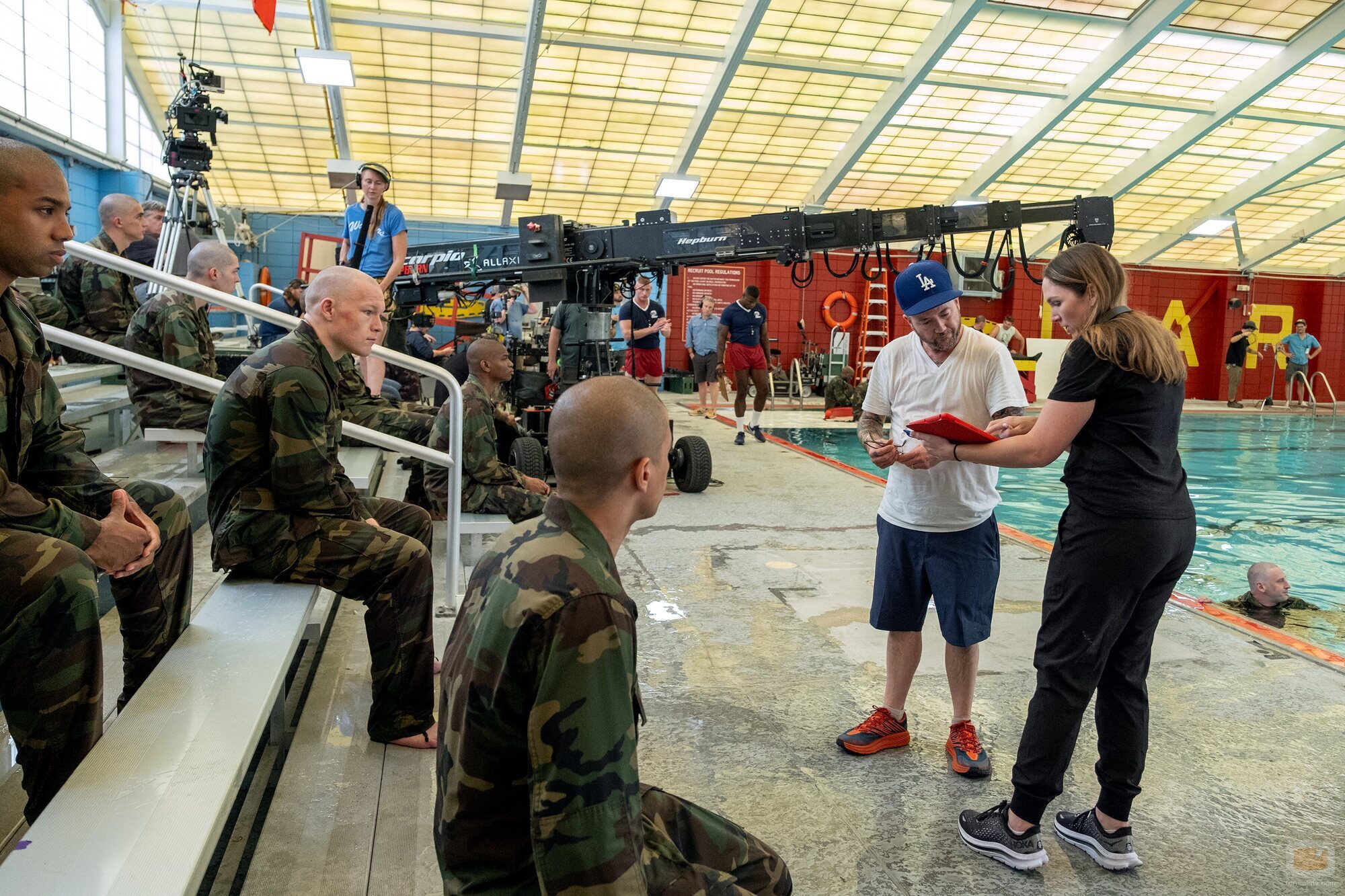 Liam Oh y Rico Paris en Capítulo 4 titulado 'Nadar o hundirse' de 'Reclutas'