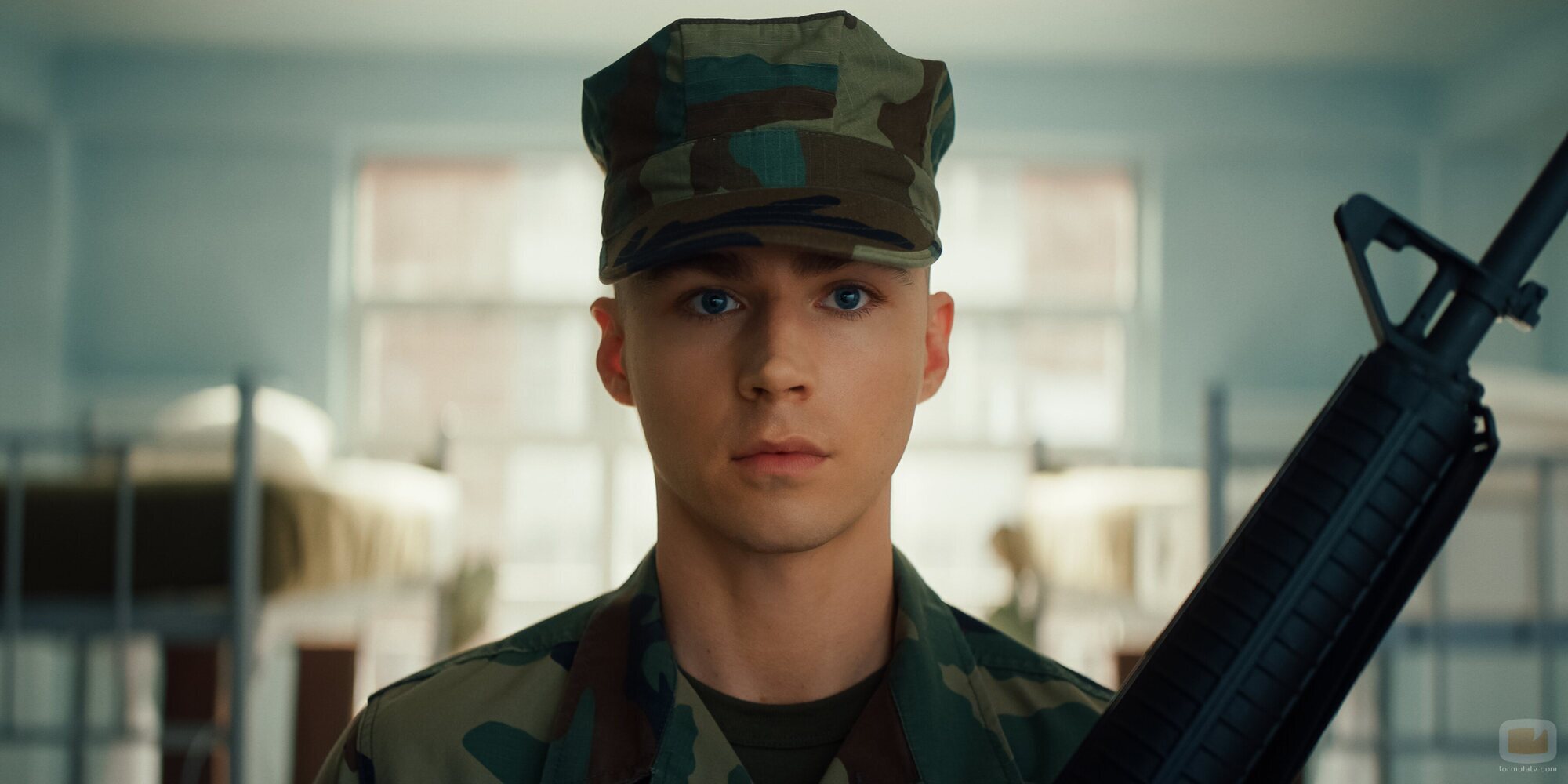 Miles Heizer en el 1x04 de 'Reclutas'