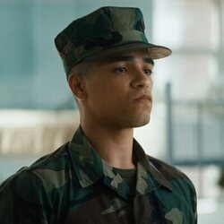 Johnathan Nieves en 'Nadar o hundirse' de 'Boots'