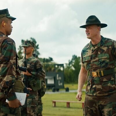 Johnathan Nieves y Nicholas Logan en 1x05 'Diana' de 'Reclutas'