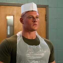 Brandon Tyler Moore en 1x06 titulado 'Lo que nos pesa' de 'Reclutas'