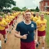 Miles Heizer y Max Parker en 'Lo que nos pesa' de 'Boots'