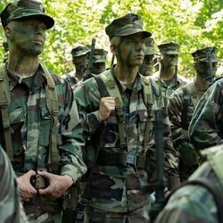 Miles Heizer en Capítulo 7 titulado 'En el amor y en la guerra' de 'Reclutas'