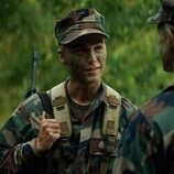 Miles Heizer en 'En el amor y en la guerra' de 'Boots'