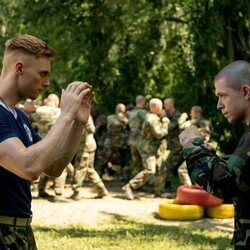 Max Parker y Jack Cameron Kay en la temporada 1 y el capítulo 07 de 'Reclutas'